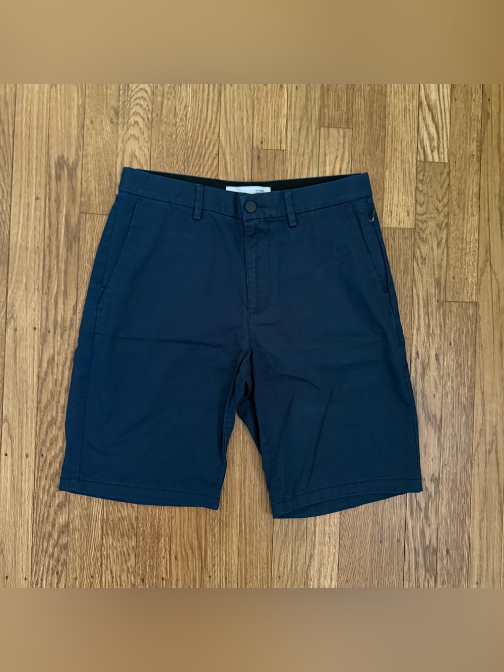 Old Navy Ultimate Tech Slim Navy Blue Flat Front Men's Shorts size 30